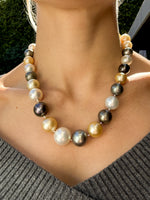Multi-Colored Pearl Necklace with Diamonds
