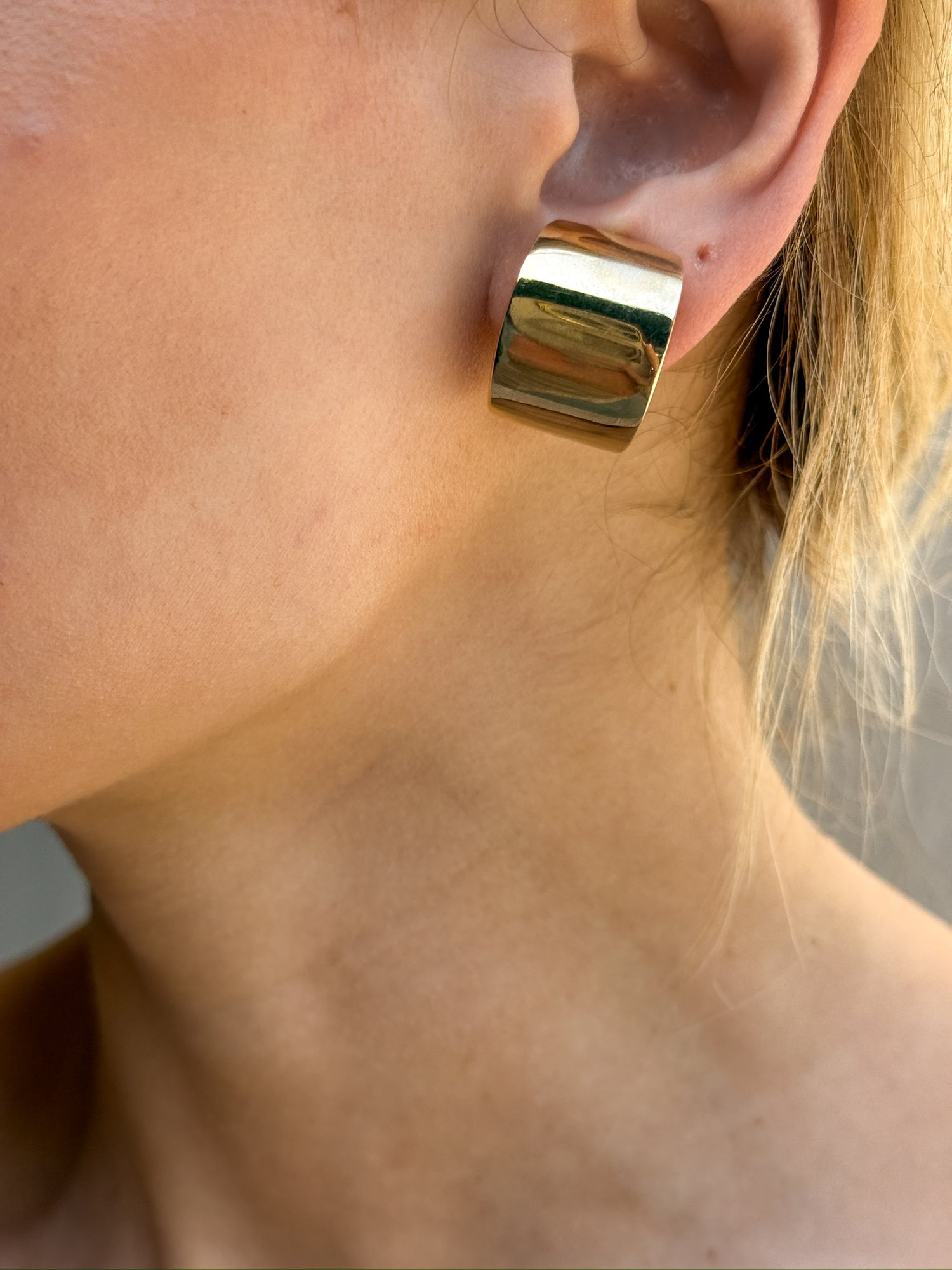 Flat Curved Half Hoops in 14k