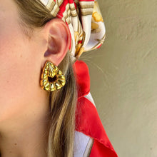 Load image into Gallery viewer, Stunning Vintage Etruscan Style Italian Ear Clips in 18K
