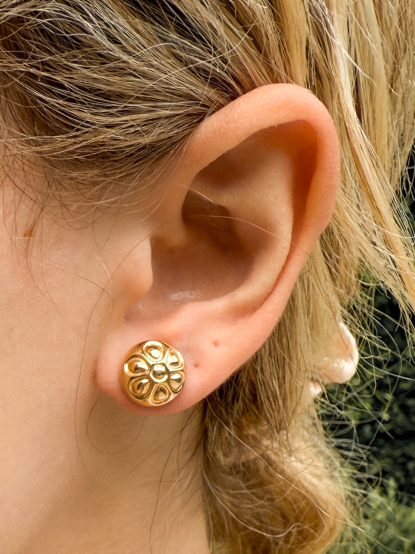 Vintage Round Flower Earrings in 14K