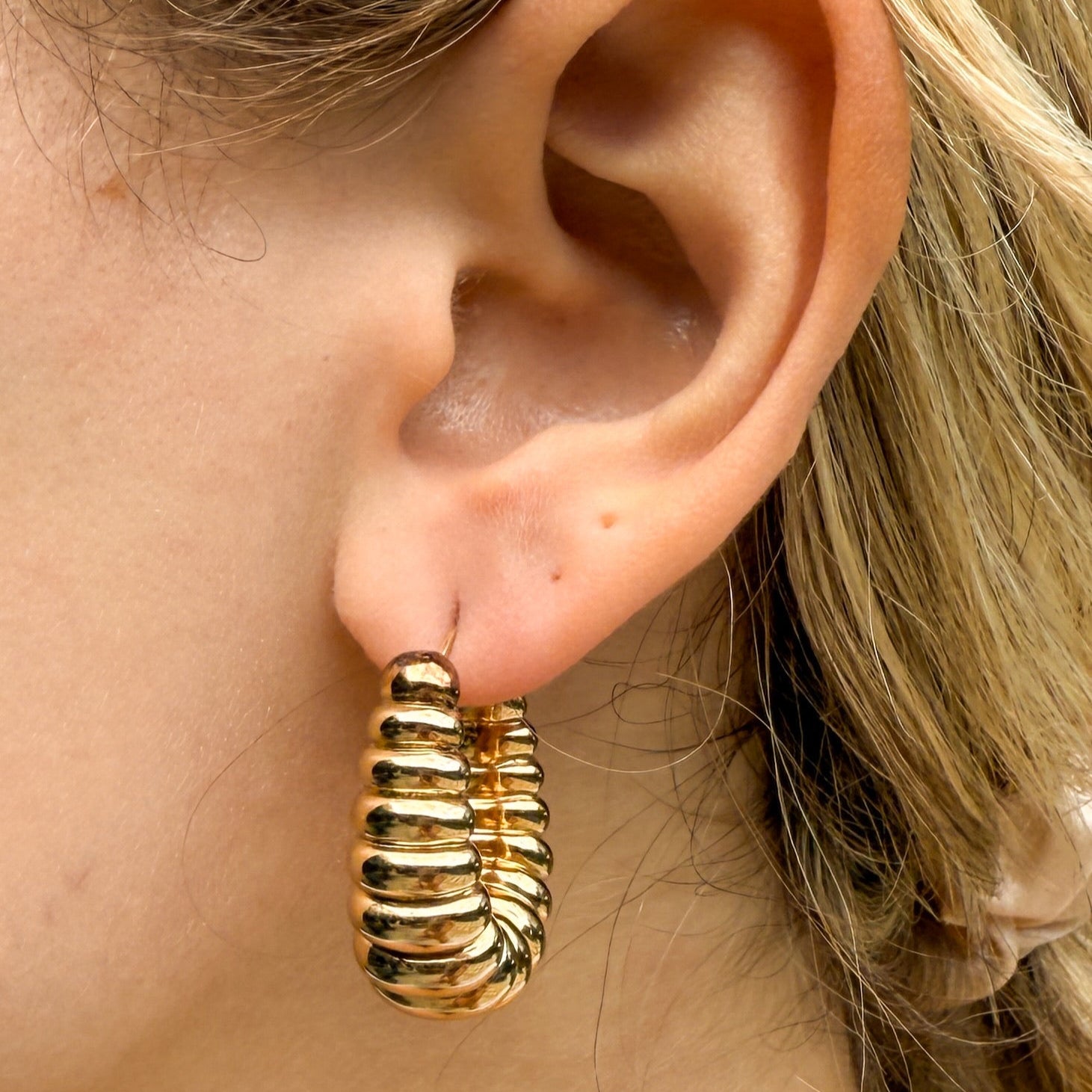 Vintage Scallop Earrings in 14K