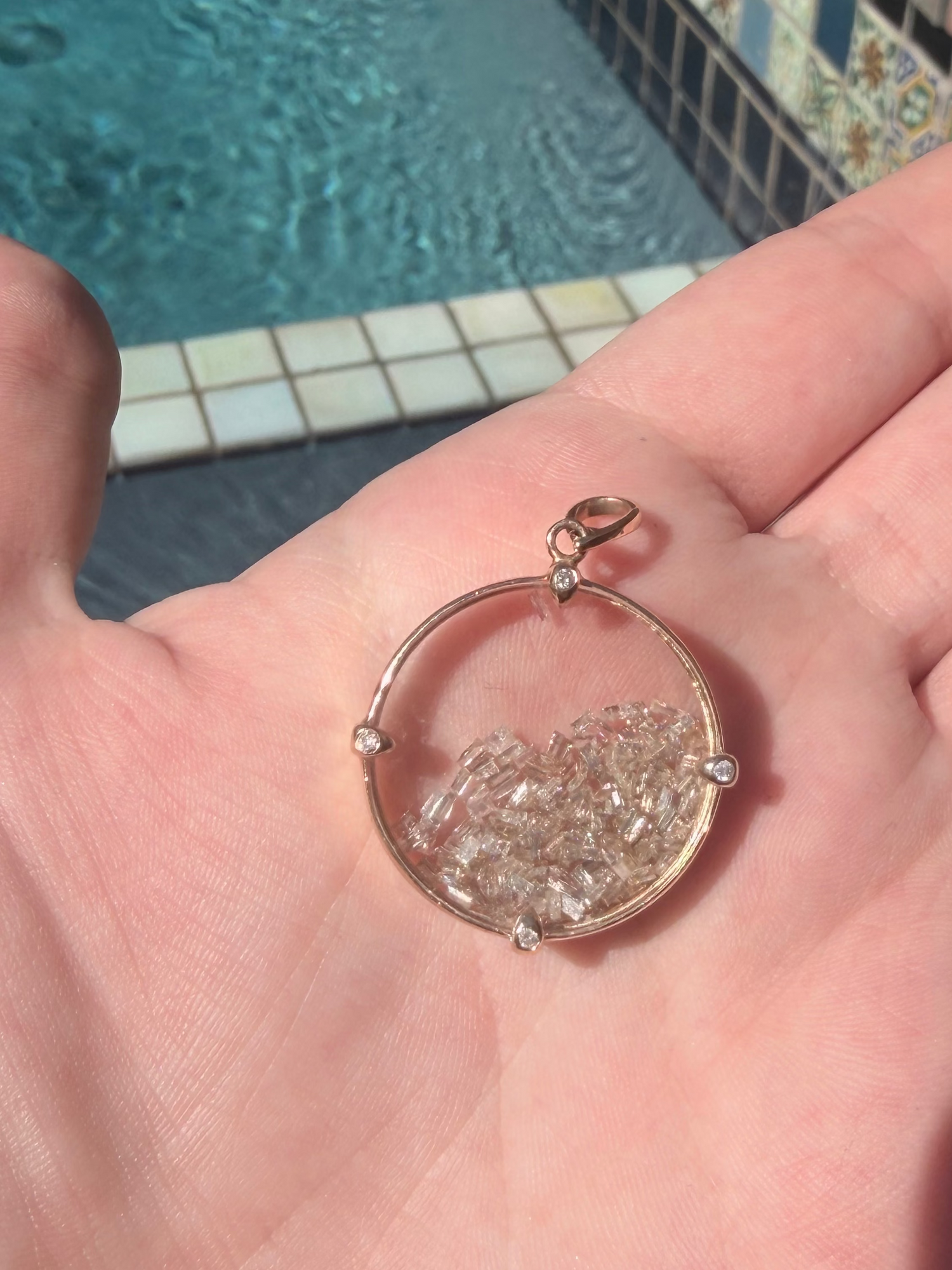Baguette Diamond Round Shaker Locket in 14k