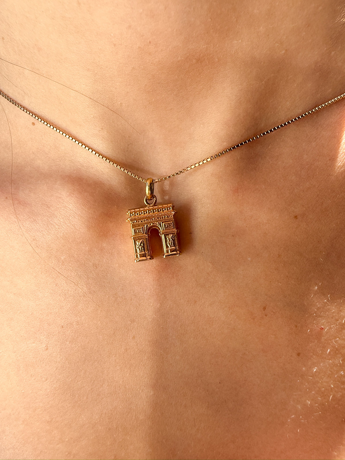 Vintage Arc de Triomphe Charm in 18k