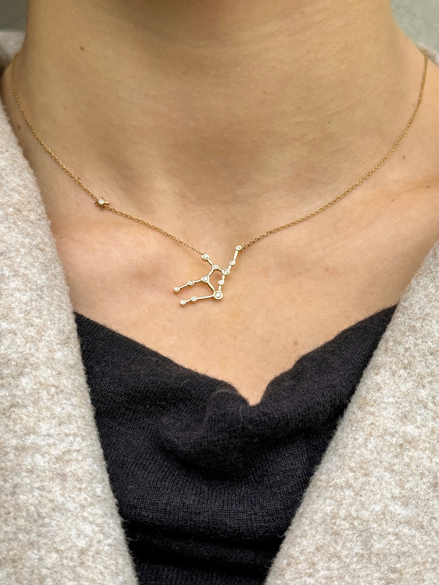 Vintage Leo Zodiac Necklace in 14K