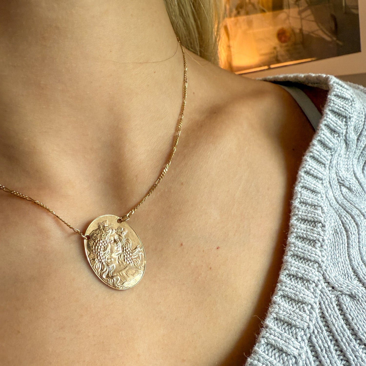 Vintage Lady Necklace in 14K