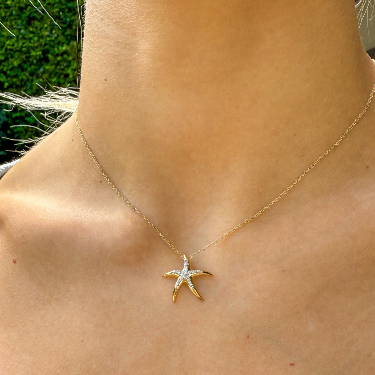 Diamond Starfish Pendant Necklace in 14K Gold