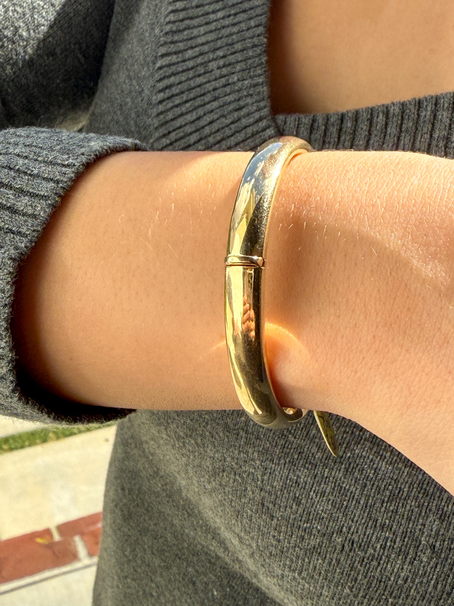 Vintage Oval Hinge Bangle in 14k