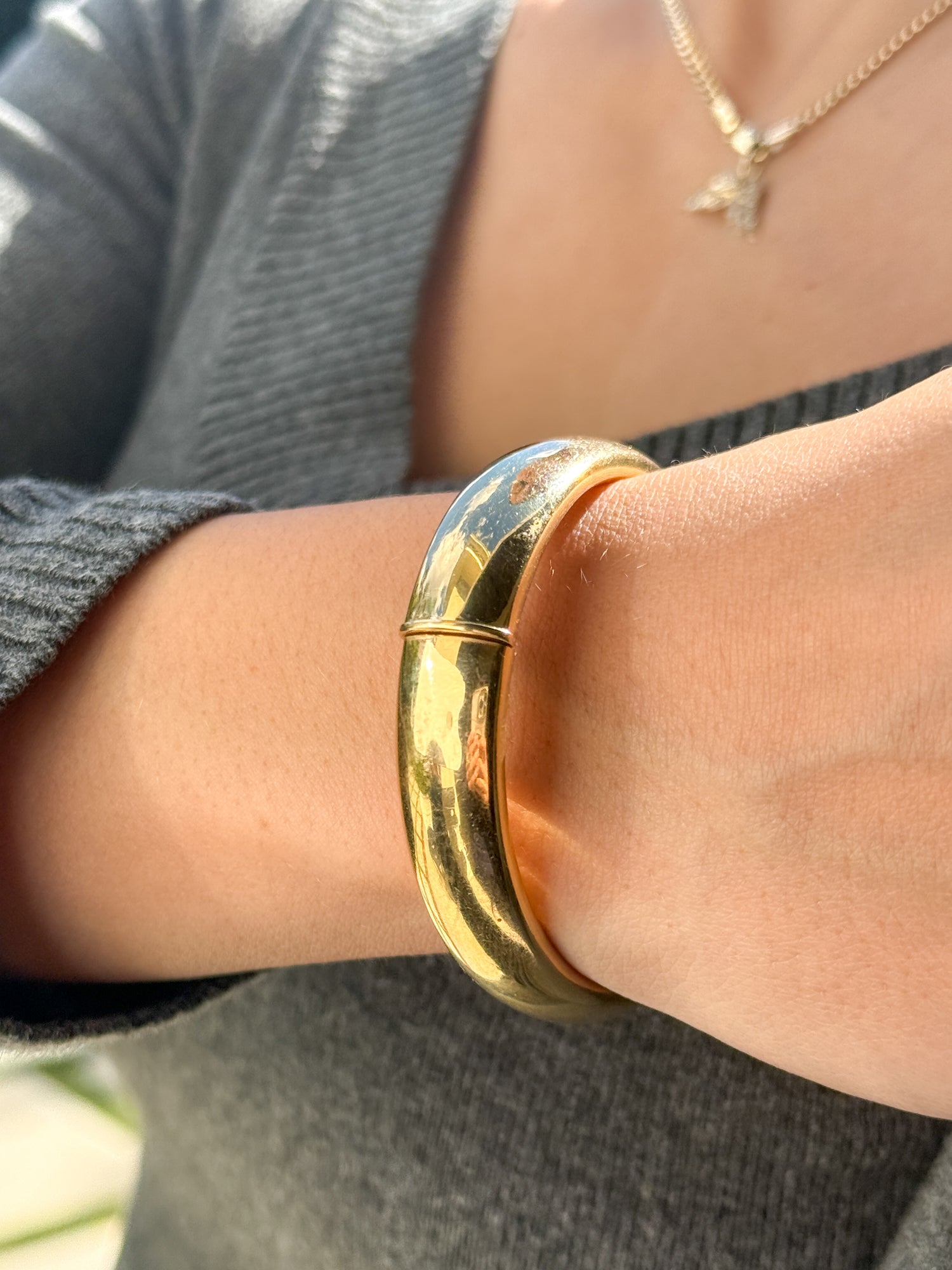 Vintage Rounded Oval Hinge Bracelet in 14k